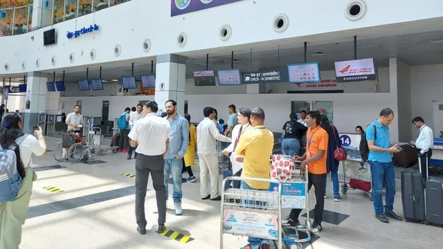 Bhopal Mumbai Air India Flight: рд░рд╛рдЬрд╛ рднреЛрдЬ рдПрдпрд░рдкреЛрд░реНрдЯ рдкрд░ рдордЪрд╛ рд╣реЬрдХрдВрдк